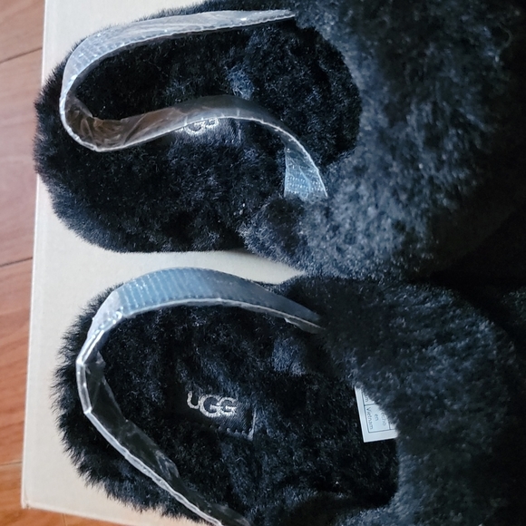 Ugg Slippers - Picture 4 of 5